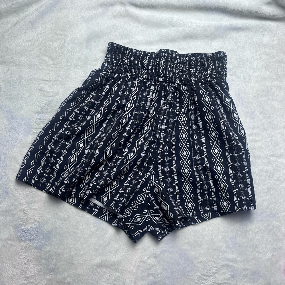 Emery Rose Boho Print Elastic Waist Shorts – Size M